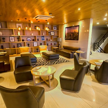 Madison 101 Hotel + Tower Кесон-Сіті Екстер'єр фото