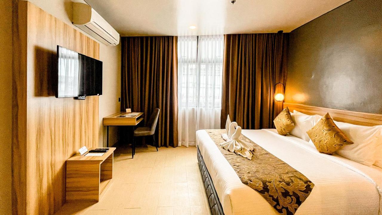 Madison 101 Hotel + Tower Кесон-Сіті Екстер'єр фото