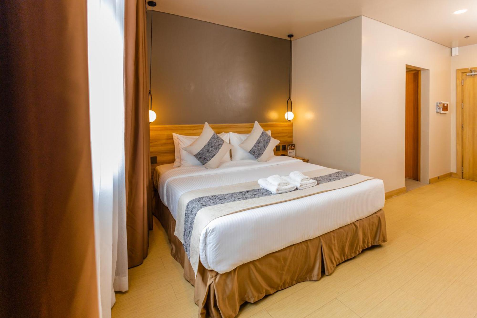 Madison 101 Hotel + Tower Кесон-Сіті Екстер'єр фото