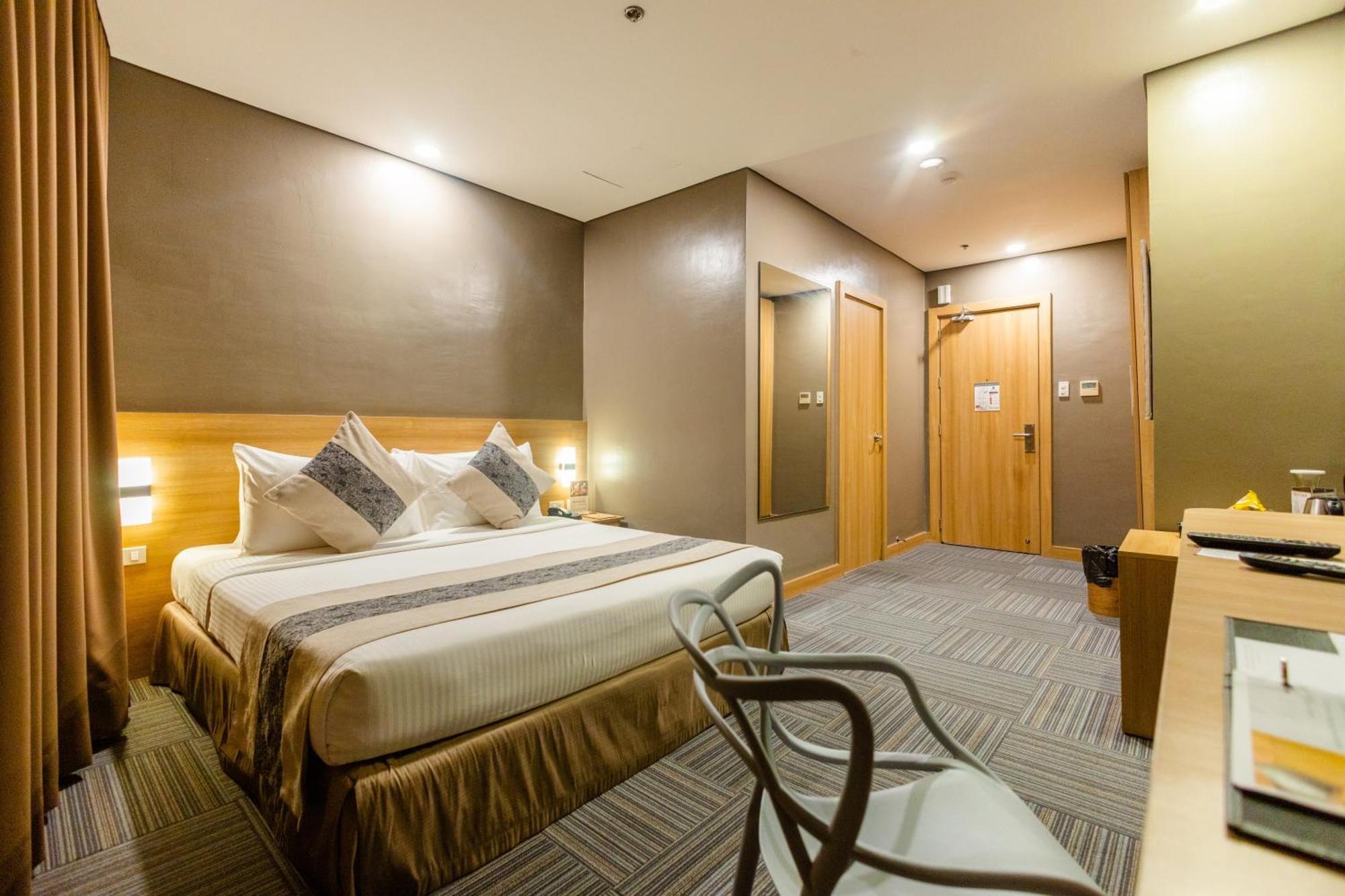 Madison 101 Hotel + Tower Кесон-Сіті Екстер'єр фото
