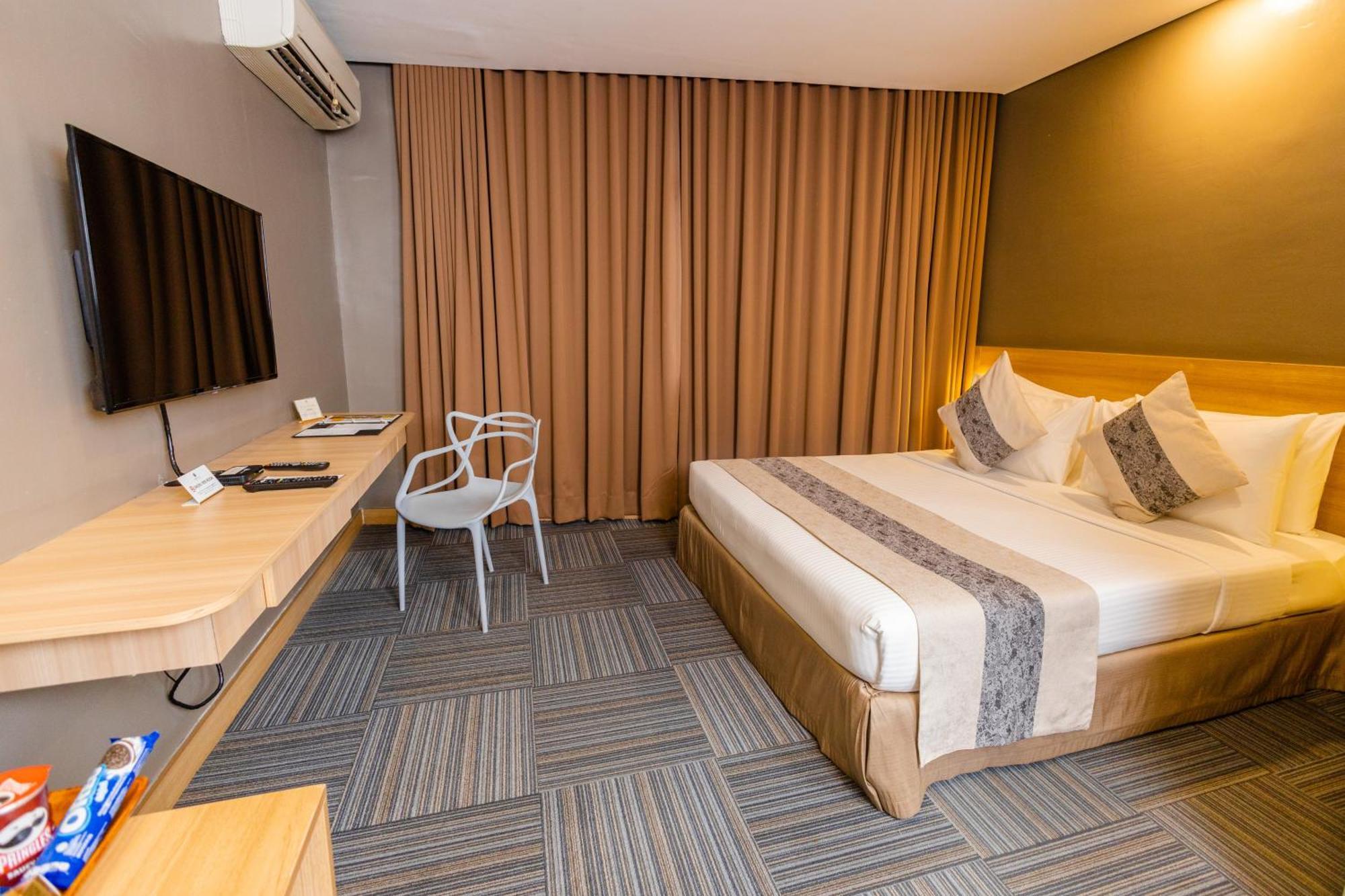 Madison 101 Hotel + Tower Кесон-Сіті Екстер'єр фото