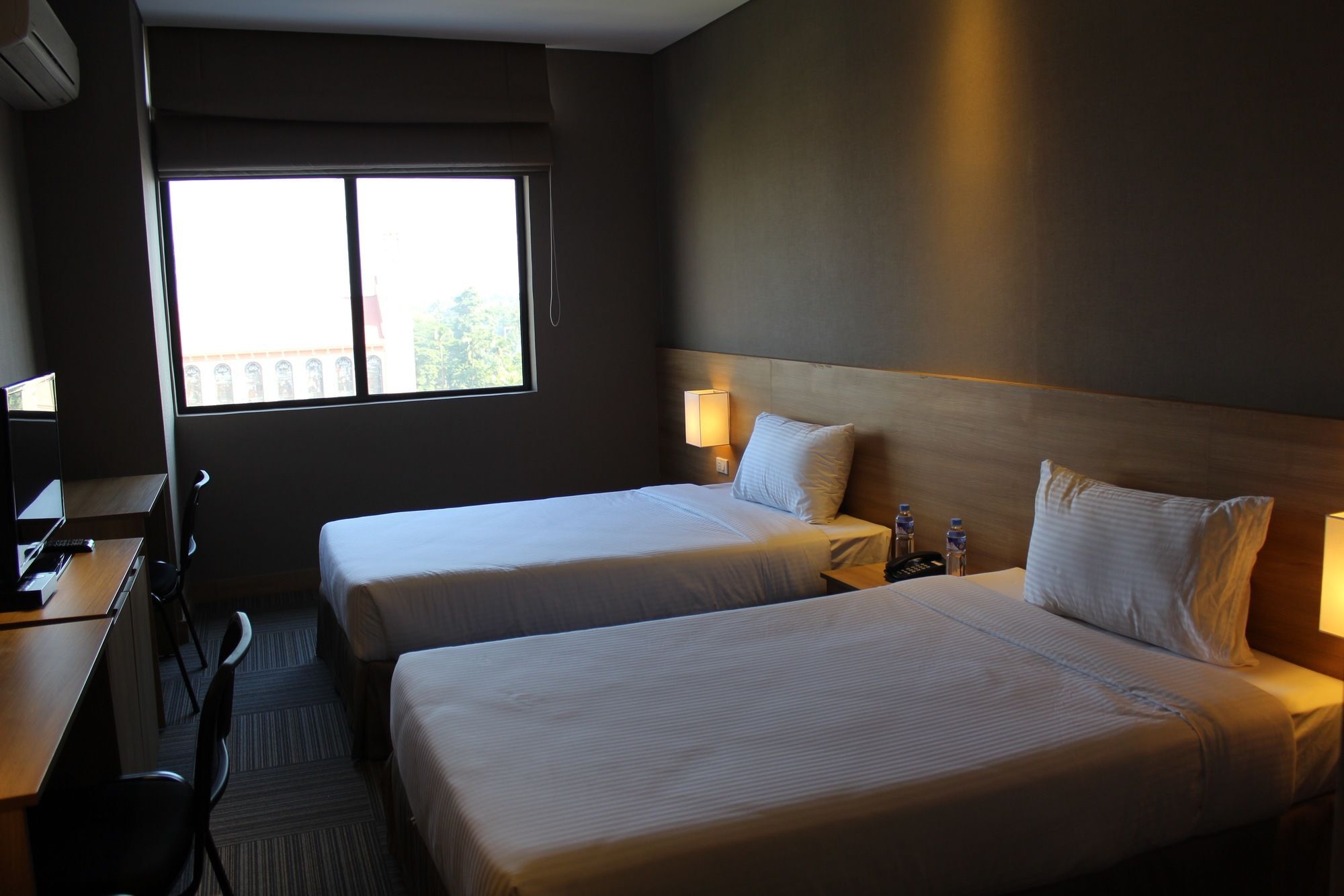 Madison 101 Hotel + Tower Кесон-Сіті Екстер'єр фото