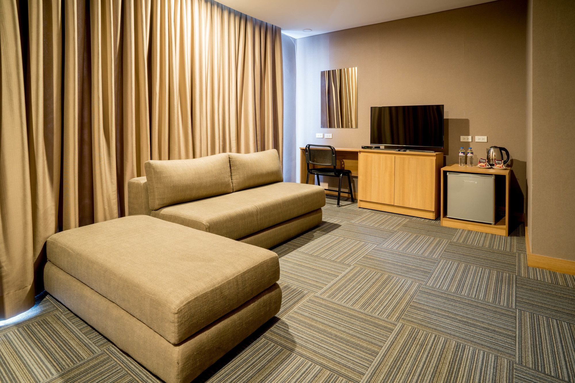Madison 101 Hotel + Tower Кесон-Сіті Екстер'єр фото